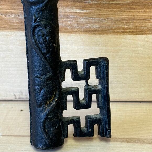 Decorative Black Wrought Iron Key Bottle Opener Veritas In Vino 6" - Picture 3 of 7
